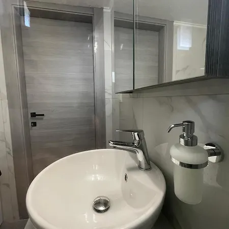 Dt Luxury Apartment